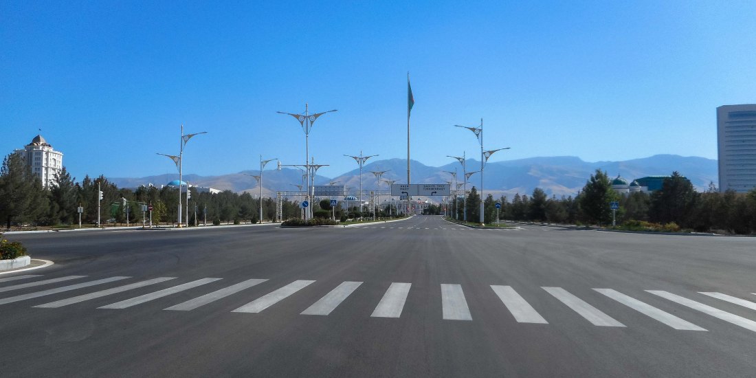 Midday traffic jam, Center of Ashgabat